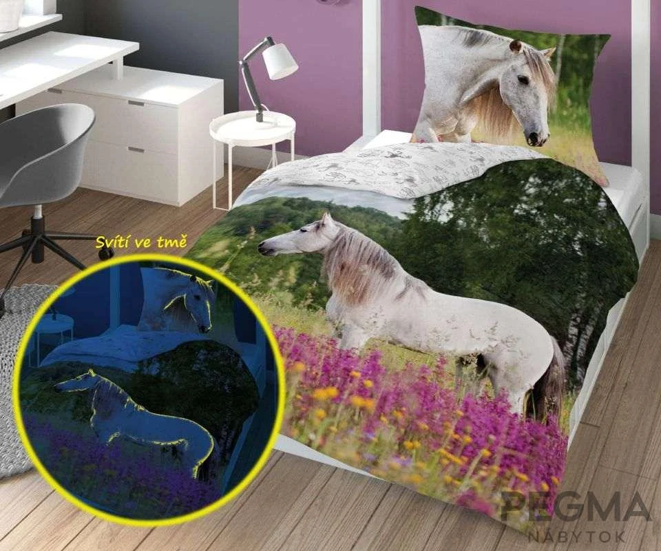 Obliečky DETEXPOL Kôň na lúke svietiace 140/200, 70/80